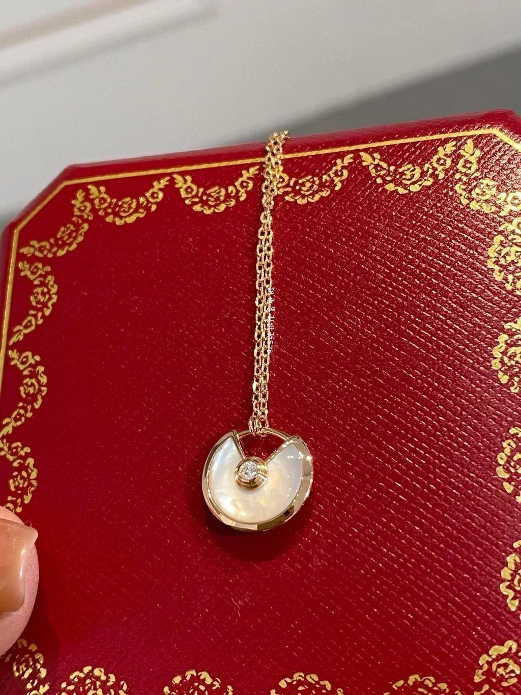 [Marin]COLLIER AMULETTE NACRE OR ROSE