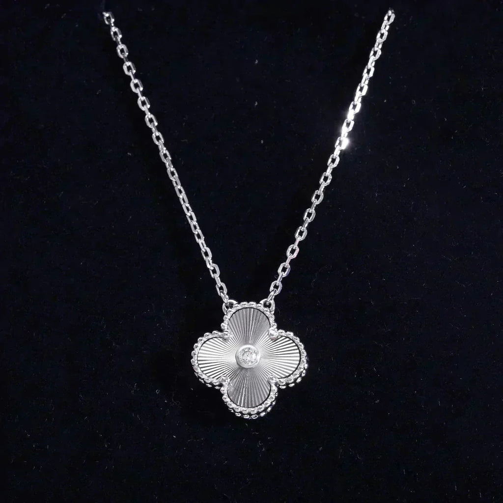 [Marin]CLOVER  15MM DIAMOND LASER NECKLACE SILVER