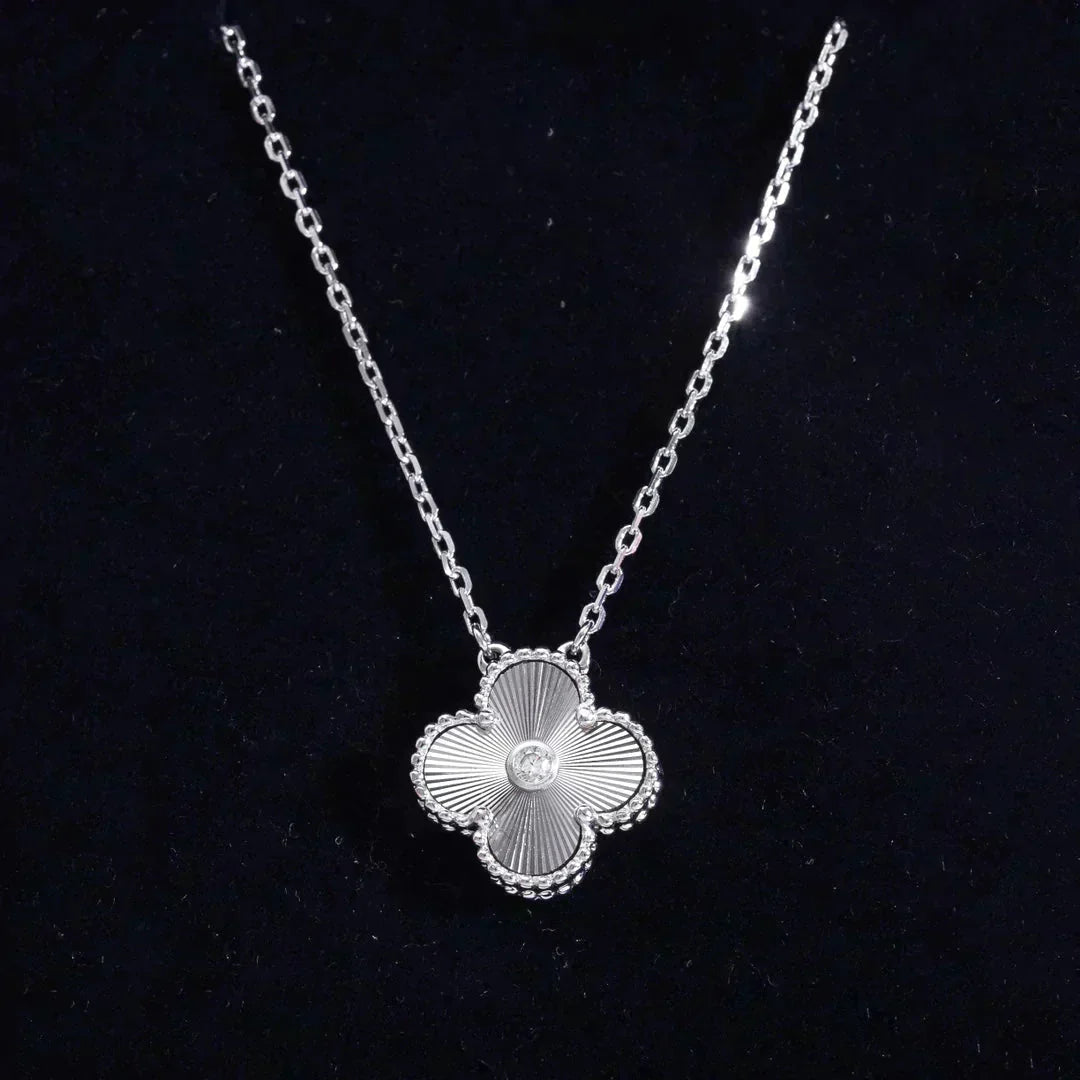 [Marin]CLOVER  15MM DIAMOND LASER NECKLACE SILVER