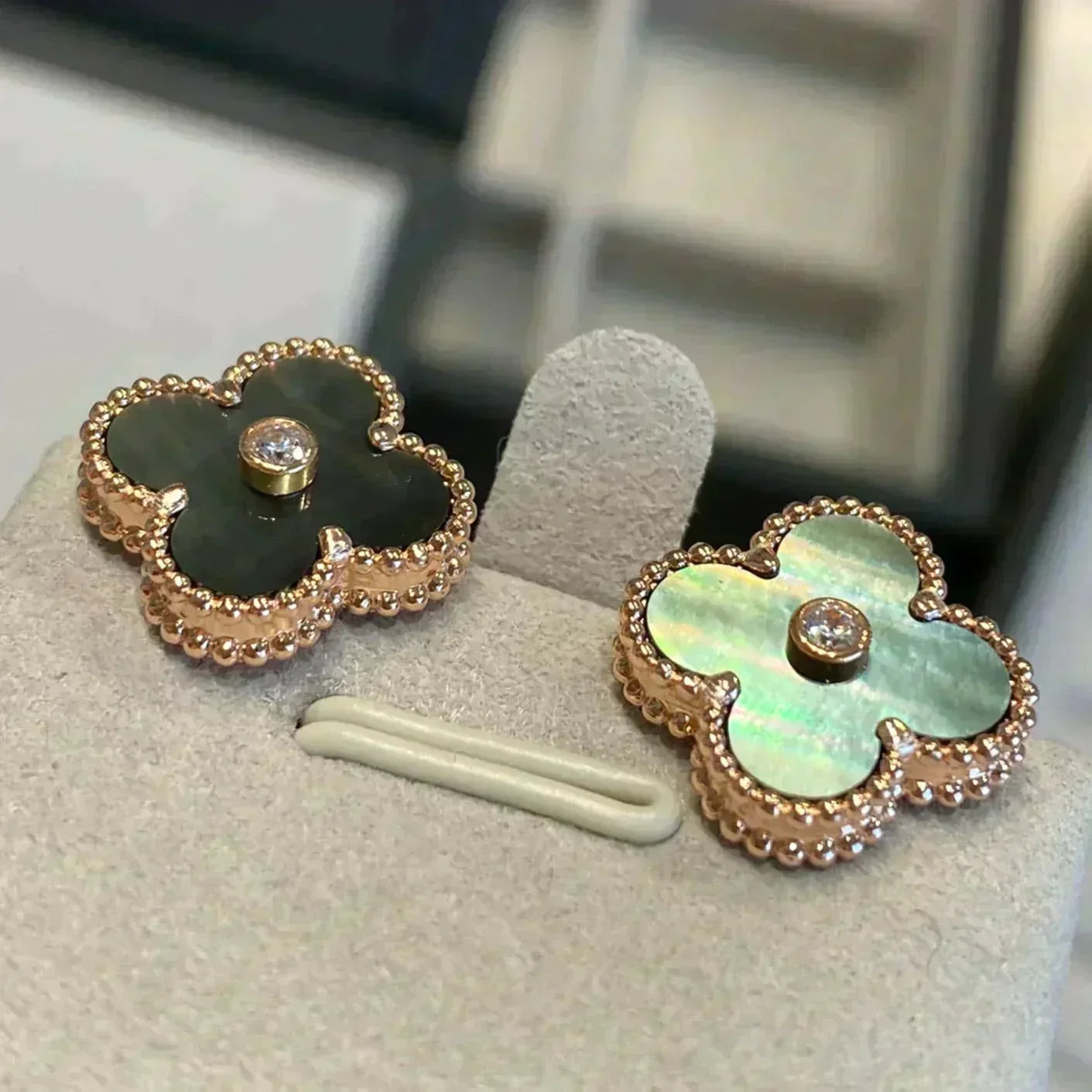[Marin]CLOVER MEDIUM 1 MOTIFS GRAY MOP  DIAMOND EARRINGS