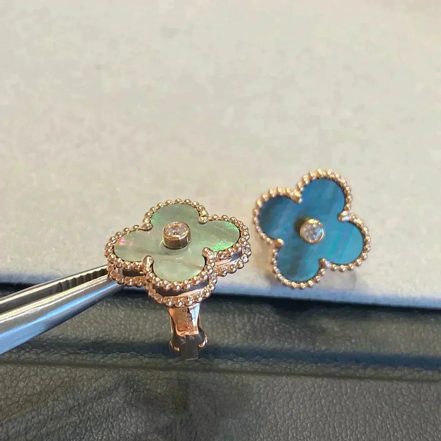 [Marin]CLOVER MEDIUM 1 MOTIFS GRAY MOP  DIAMOND EARRINGS