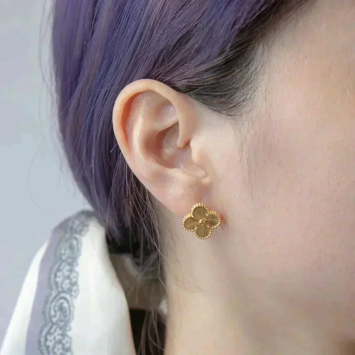 [Marin]CLOVER MEDIUM 1 MOTIFS LASER EARRINGS