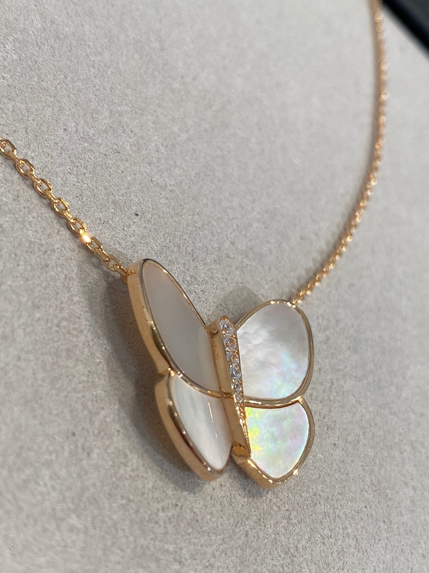 [Marin]BUTTERFLY GOLD MOP DIAMOND NECKLACE
