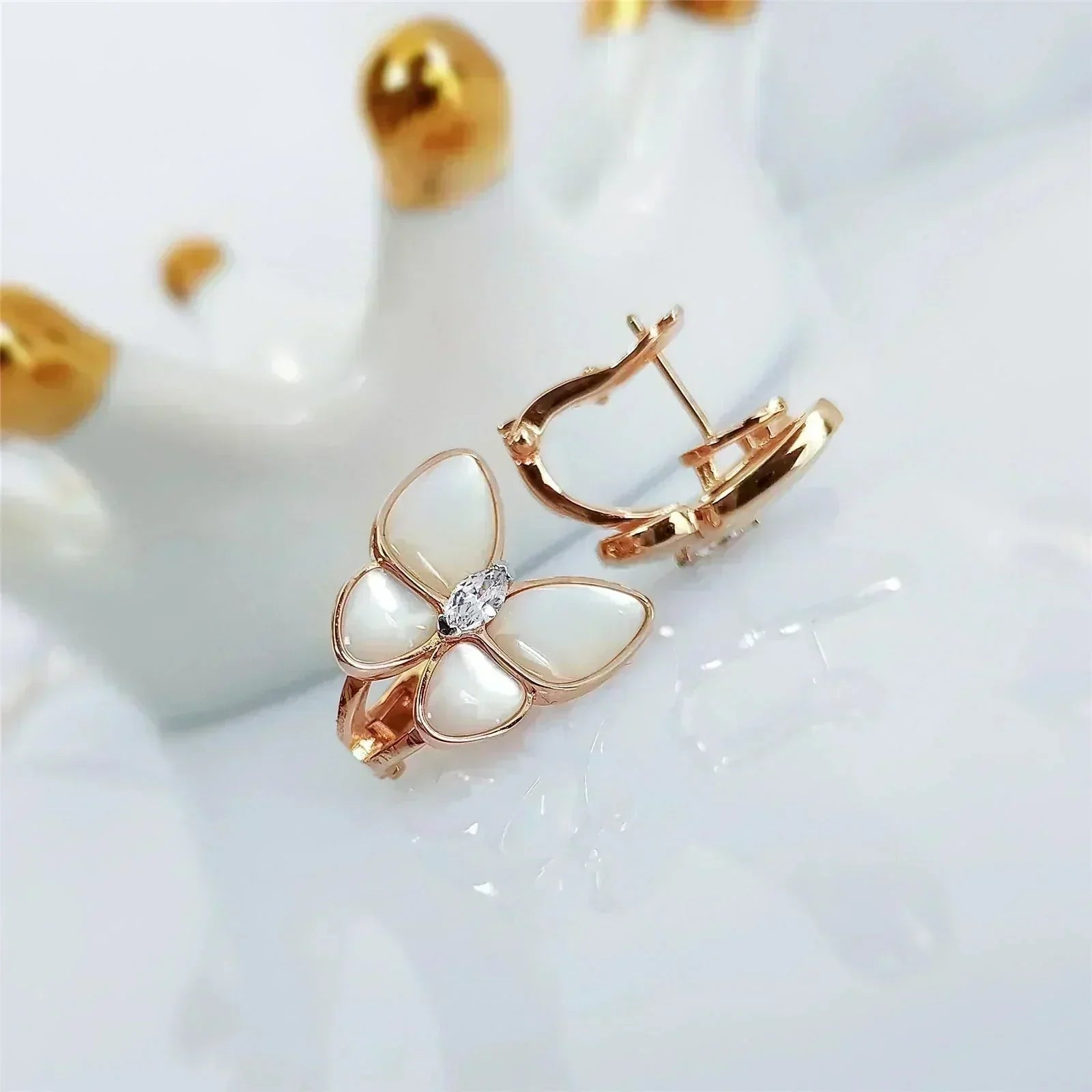 [Marin]BUTTERFLY MOP DIAMOND EARRINGS