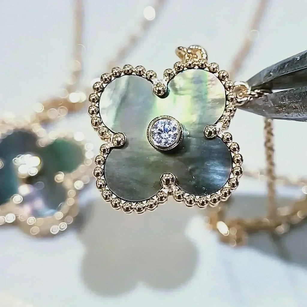 [Marin]CLOVER 15MM DIAMOND AND MOTHER-OF-GREY NECKLACE