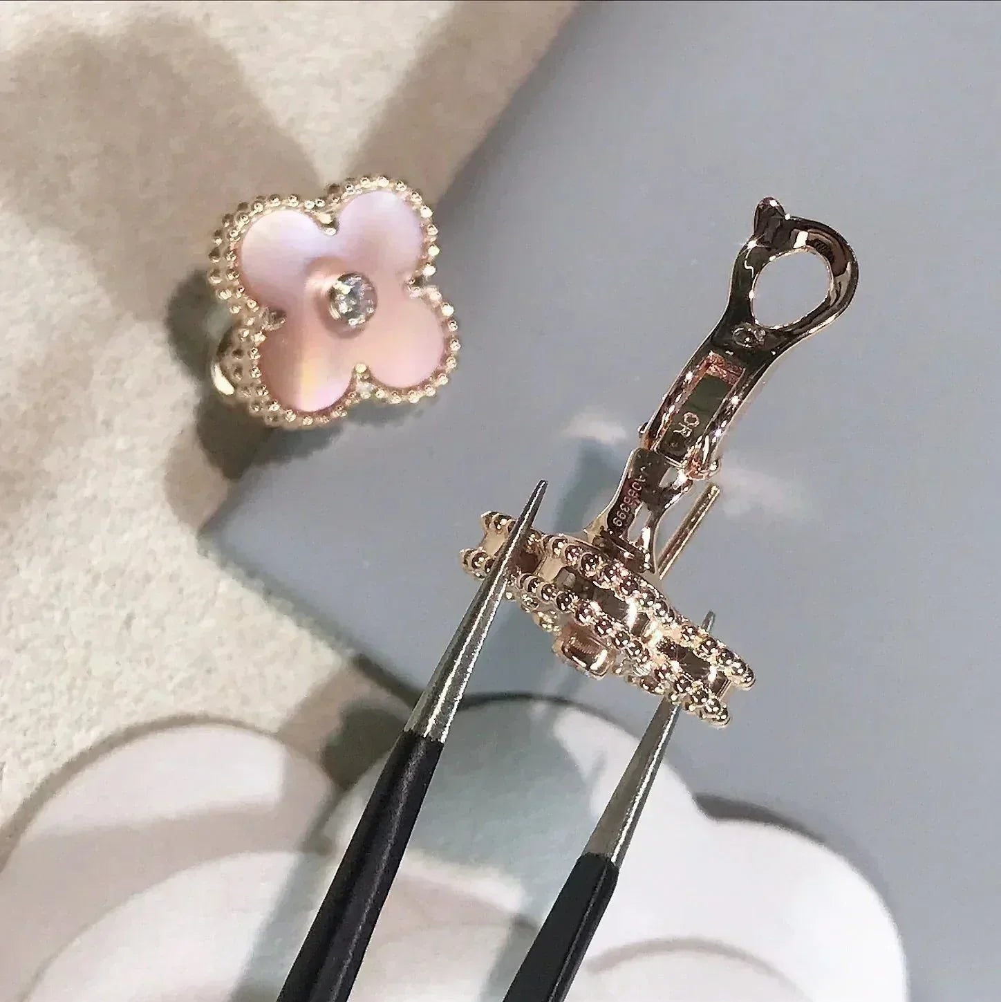 [Marin]CLOVER MEDIUM 1 MOTIFS  PINK MOP DIAMOND EARRINGS
