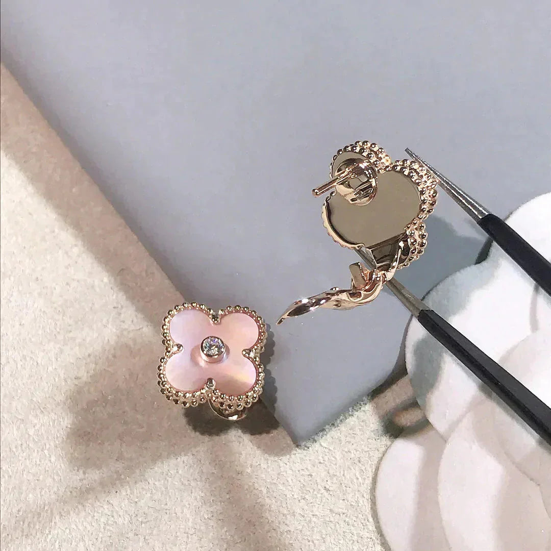 [Marin]CLOVER MEDIUM 1 MOTIFS  PINK MOP DIAMOND EARRINGS