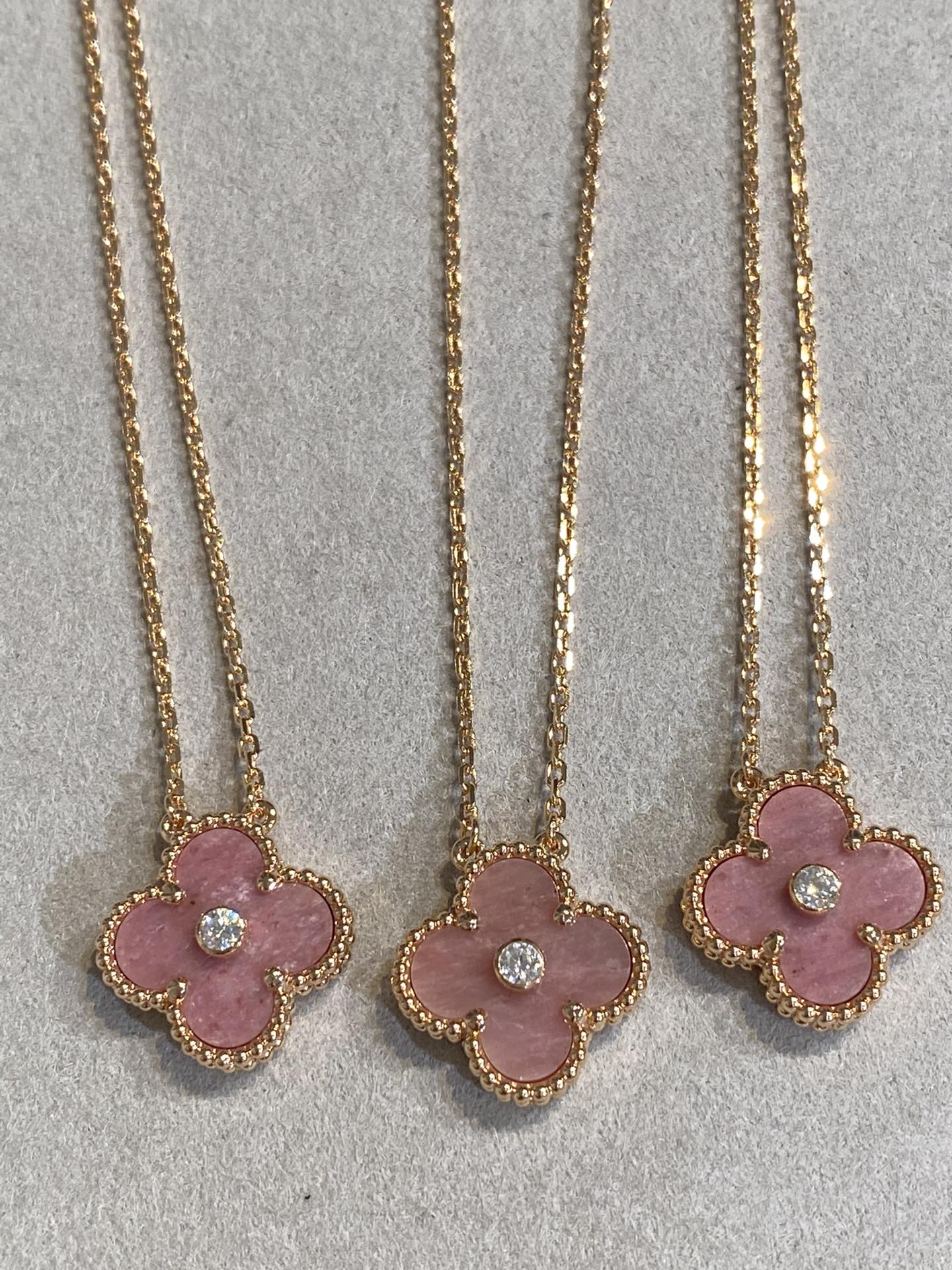 [Marin]CLOVER 15MM DIAMOND RHODONITE NECKLACE