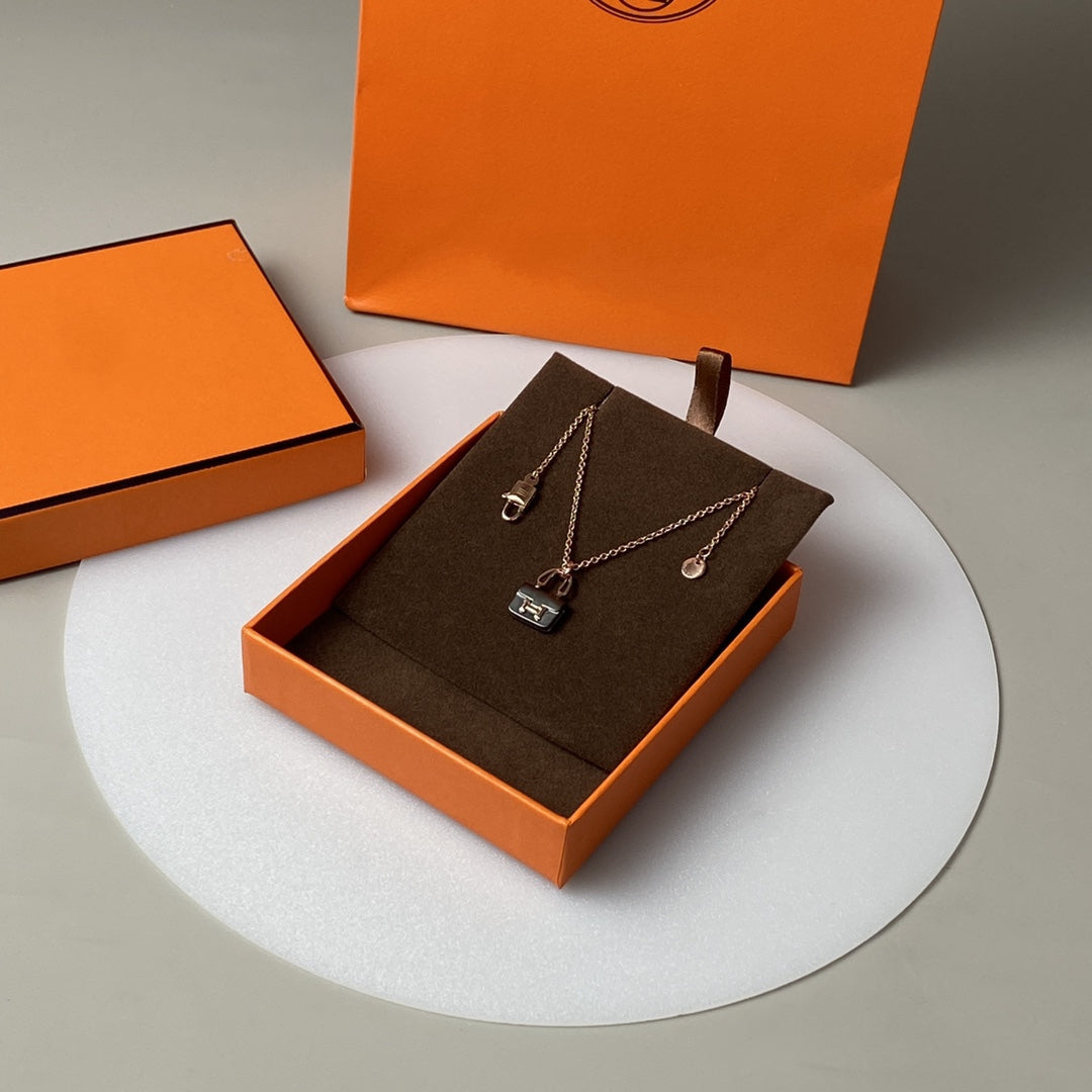 [Marin]CONSTANCE BLACK PEDANT PINK GOLD NECKLACE