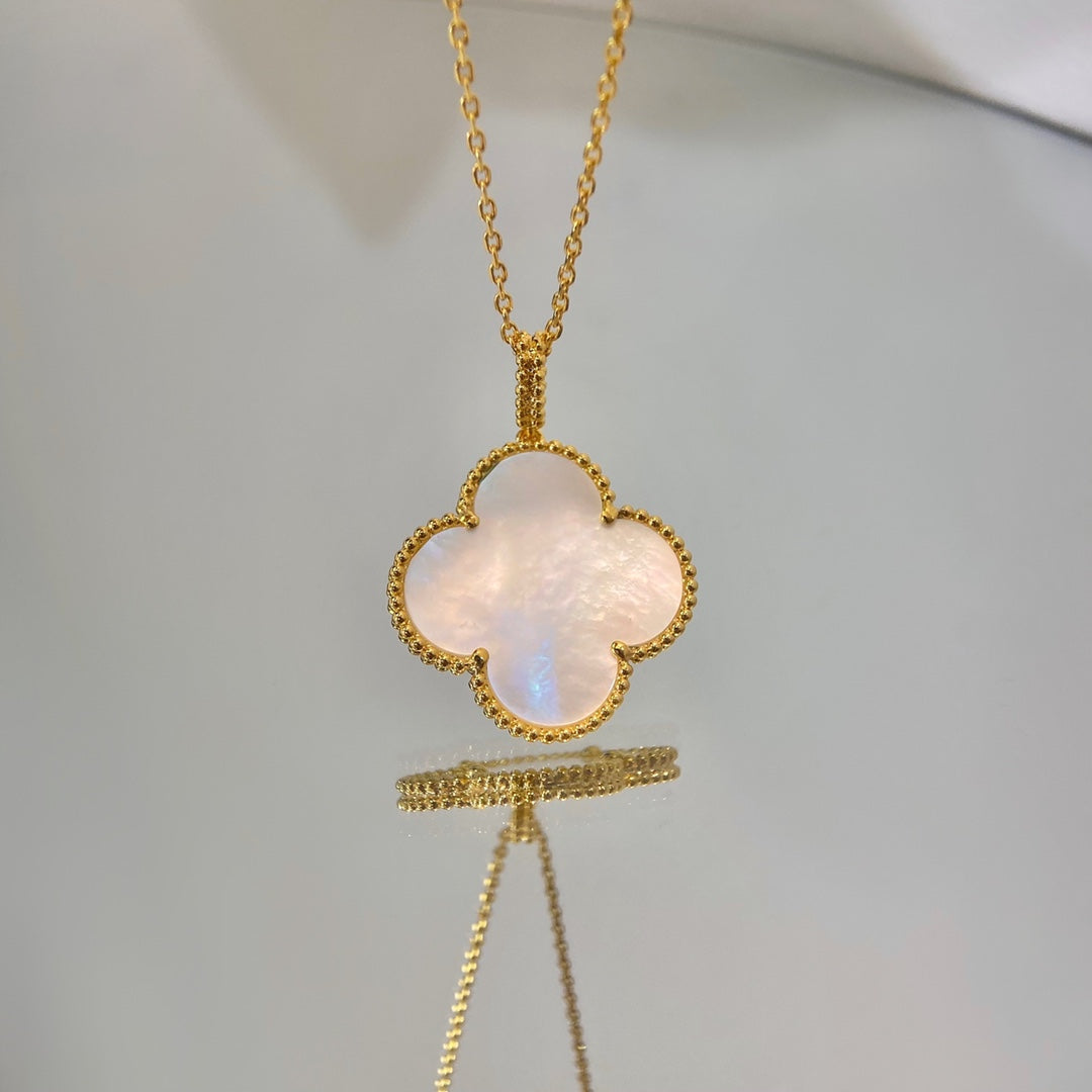[Marin]CLOVER 25MM MOP LARGE PENDANT NECKLACE