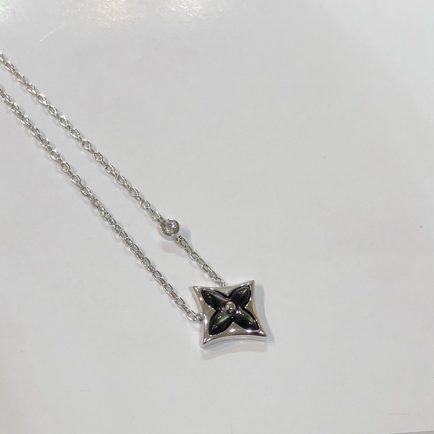 [Marin]STAR BLACK MOP NECKLACE