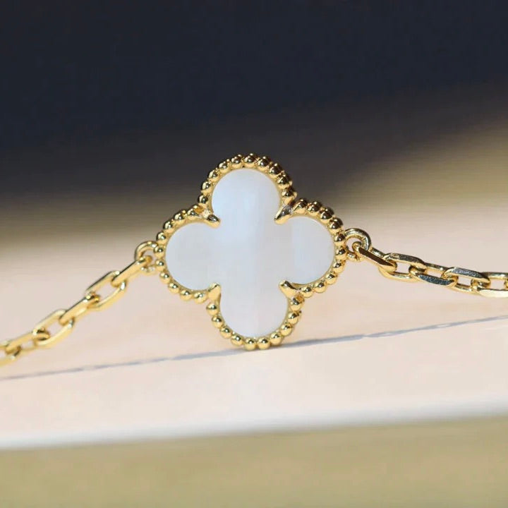 [Marin]CLOVER 20 MOTIFS WHITE MOP NECKLACE