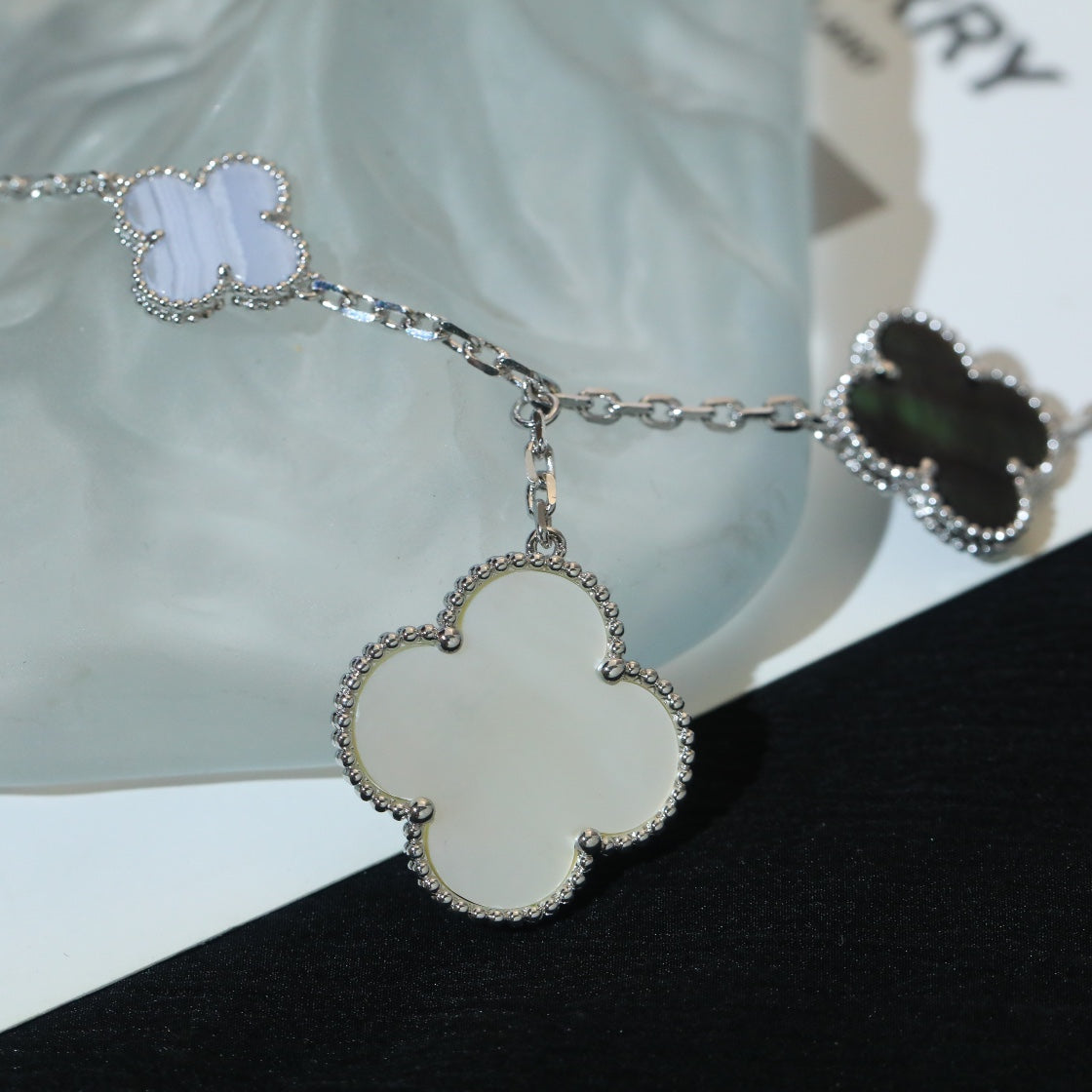 [Marin]CLOVER BRACELET 5 MOTIFS MOP CHALCEDONY SILVER