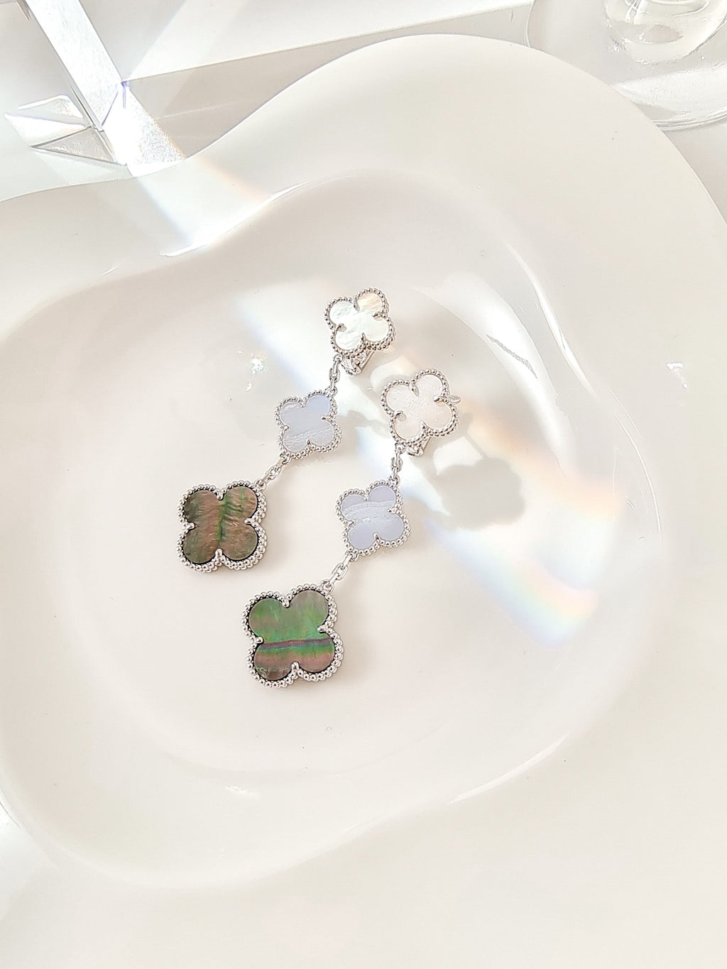 [Marin]CLOVER 3 MOTIFS CHALCEDONY DARK MOP SILVER EARRINGS