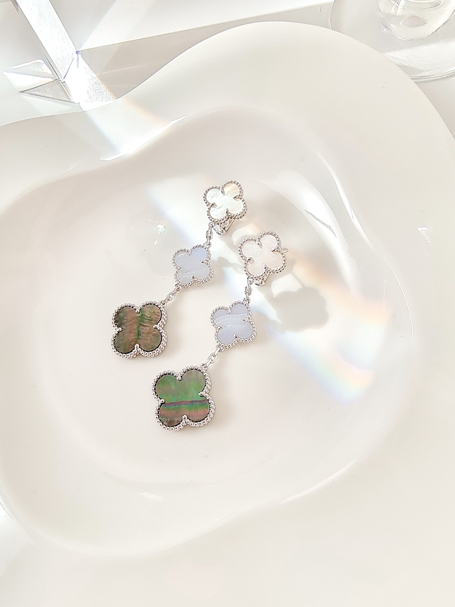 [Marin]CLOVER 3 MOTIFS CHALCEDONY DARK MOP SILVER EARRINGS