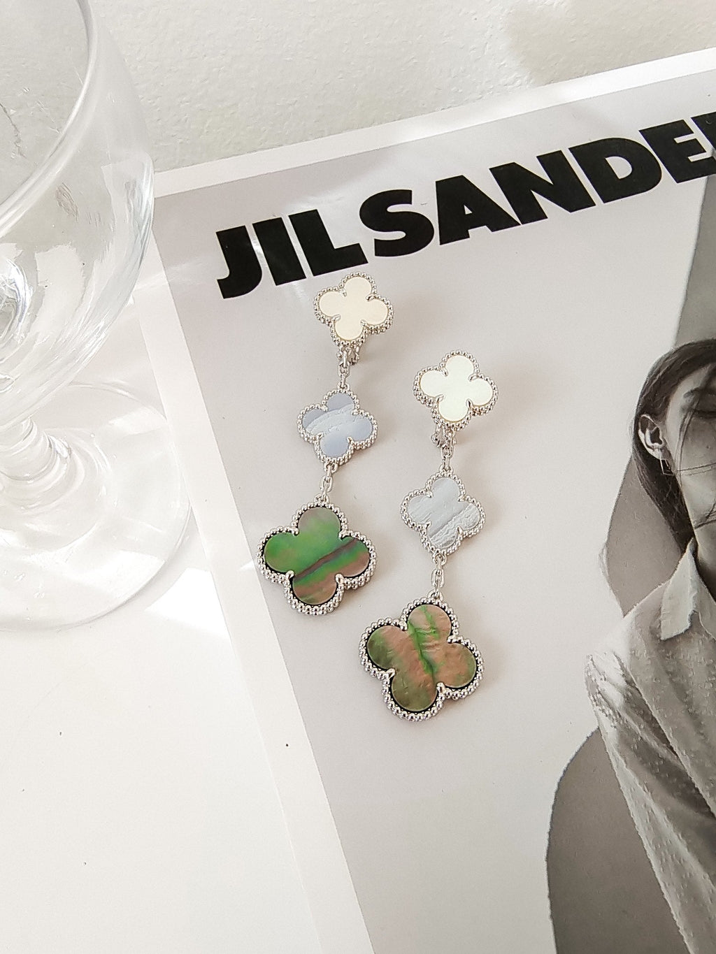 [Marin]CLOVER 3 MOTIFS CHALCEDONY DARK MOP SILVER EARRINGS