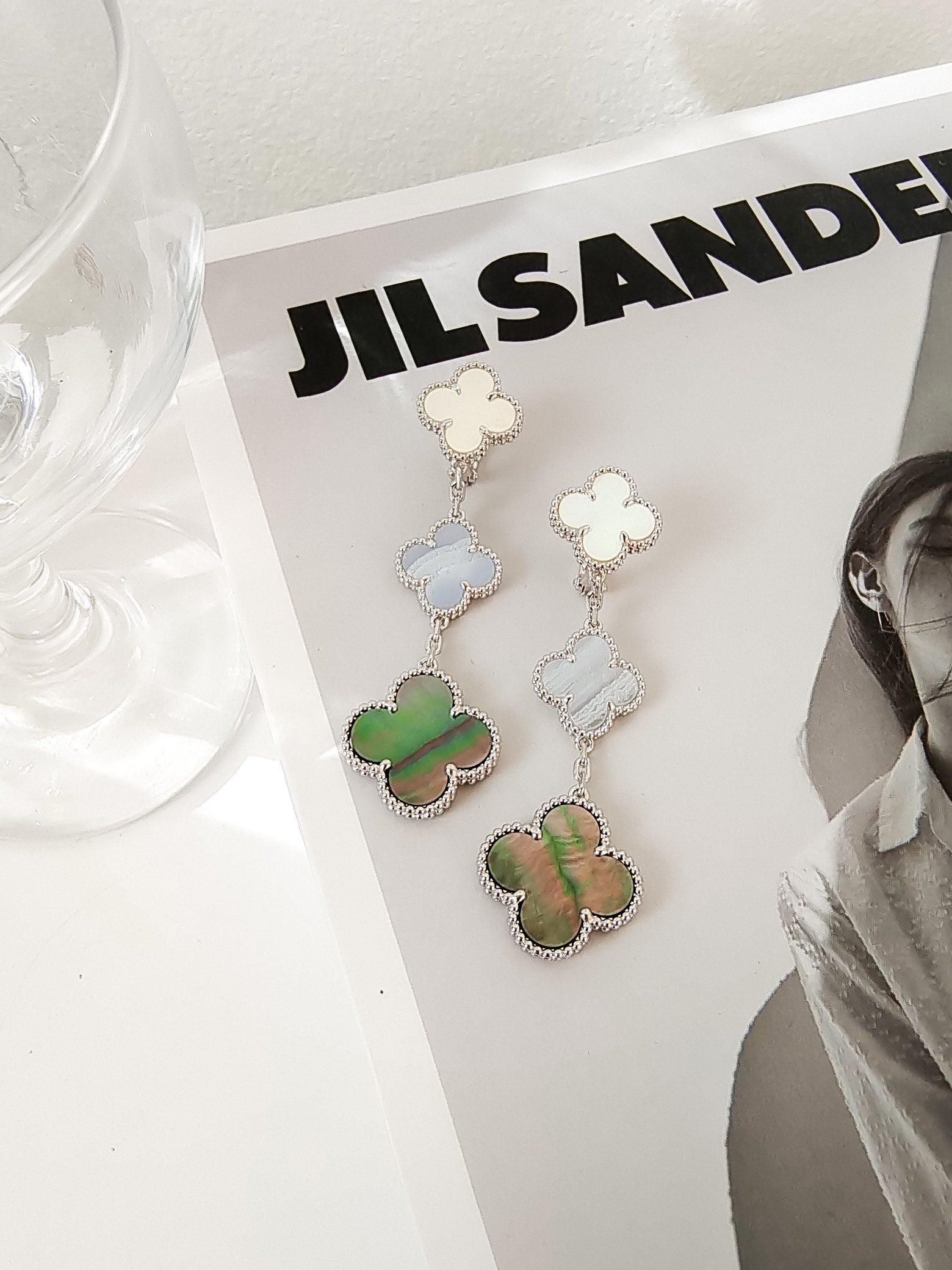 [Marin]CLOVER 3 MOTIFS CHALCEDONY DARK MOP SILVER EARRINGS