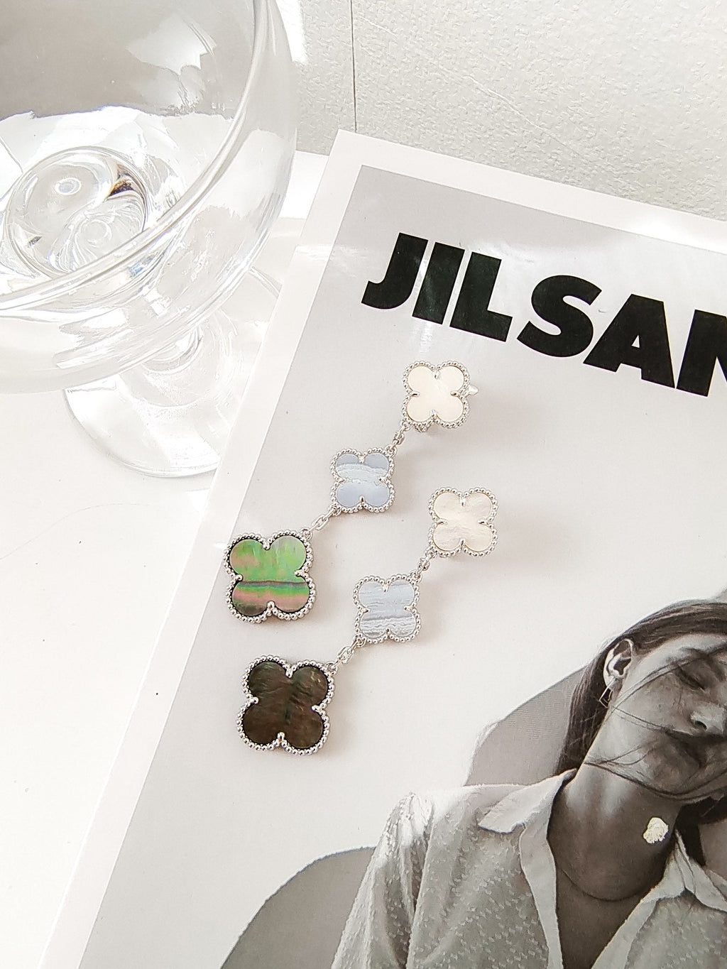 [Marin]CLOVER 3 MOTIFS CHALCEDONY DARK MOP SILVER EARRINGS