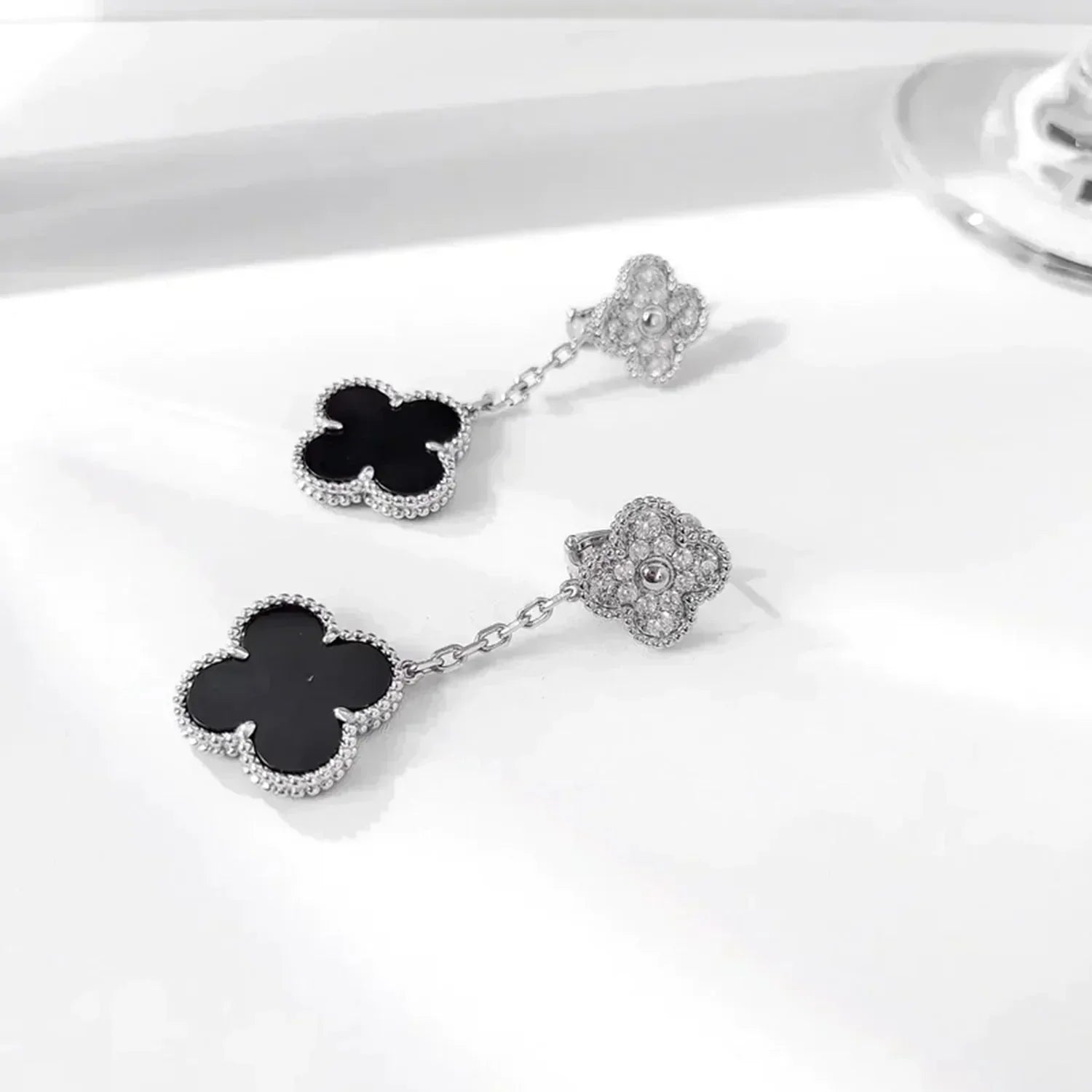 [Marin]CLOVER 2 MOTIFS  DIAMOND ONYX EARRINGS SILVER