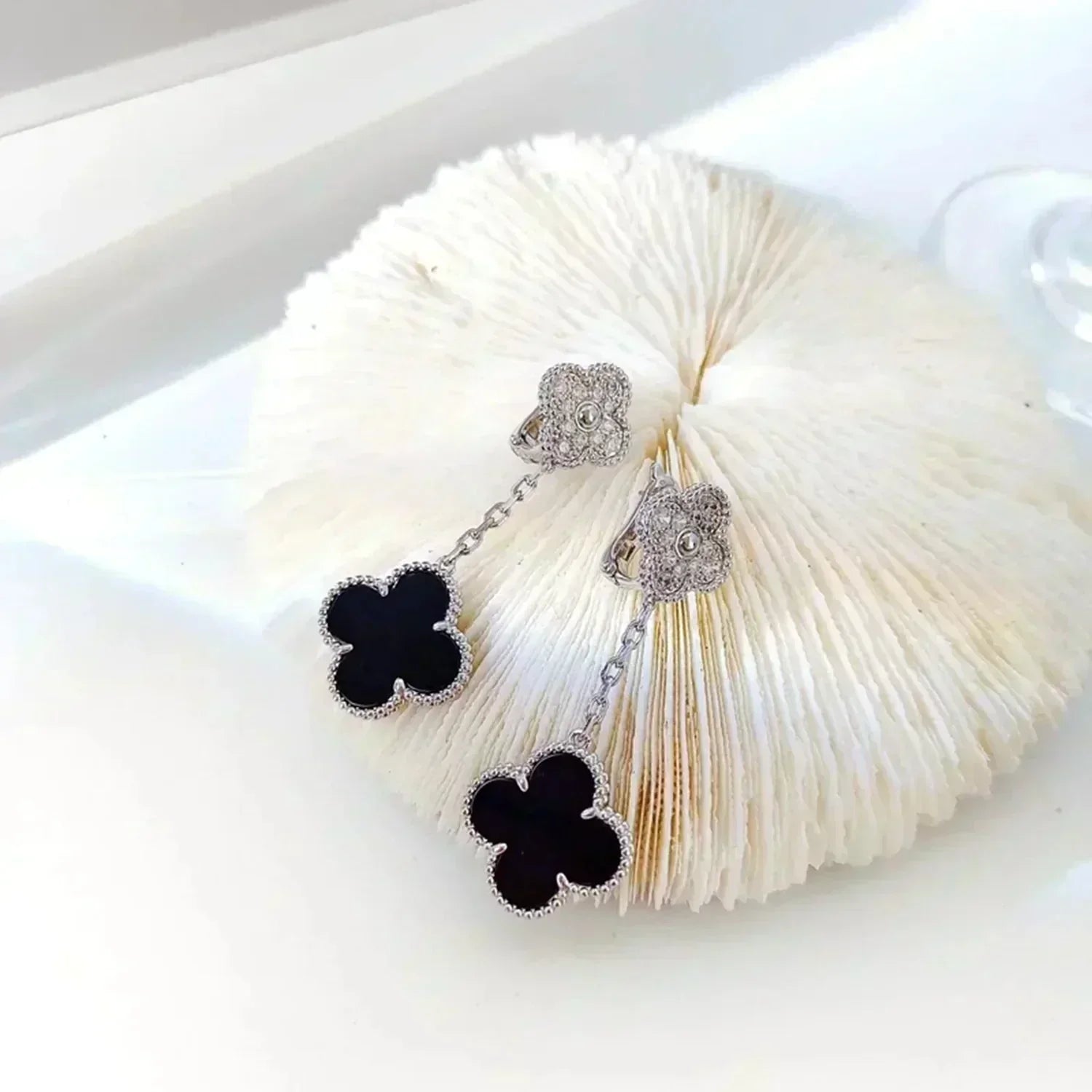 [Marin]CLOVER 2 MOTIFS  DIAMOND ONYX EARRINGS SILVER