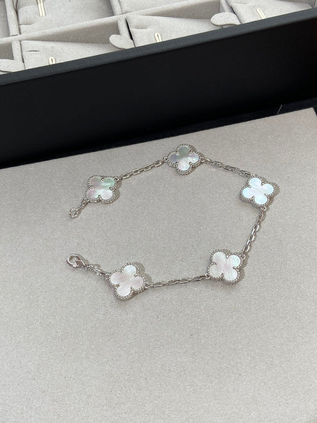 [⭐Shinejoy]CLOVER WHITE PEARL MOP BRACELET 5 MOTIFS COLLECTION