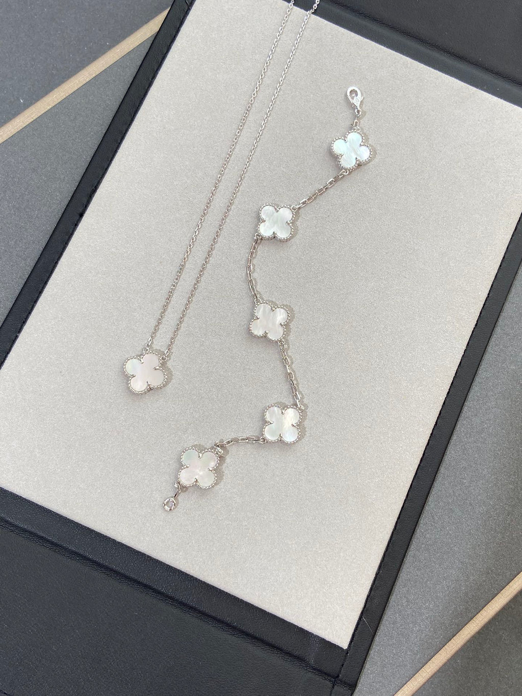 [⭐Shinejoy]CLOVER WHITE PEARL MOP BRACELET 5 MOTIFS COLLECTION