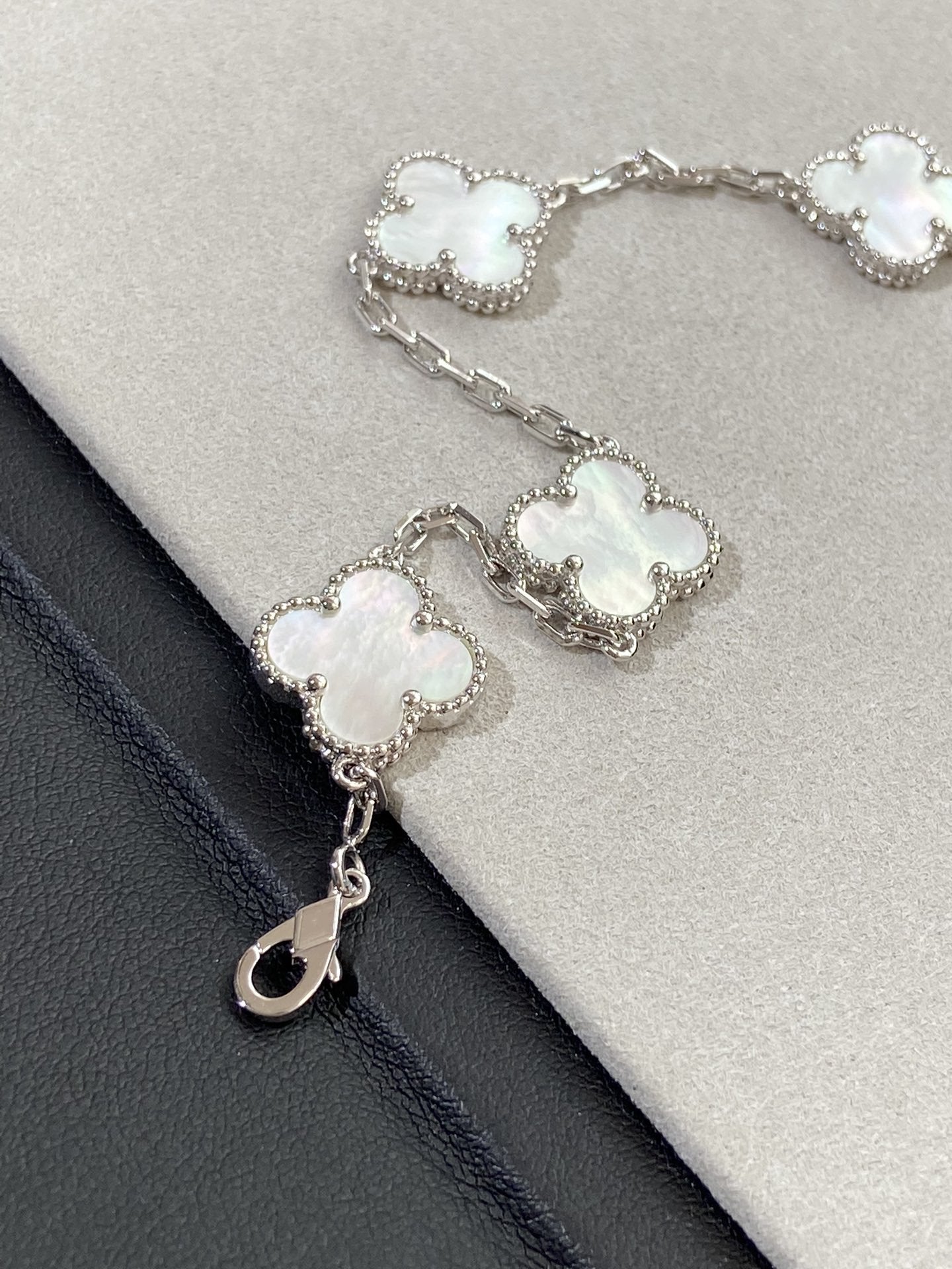 [⭐Shinejoy]CLOVER WHITE PEARL MOP BRACELET 5 MOTIFS COLLECTION