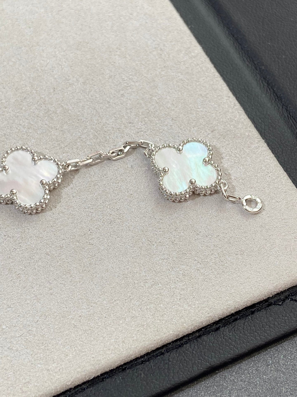 [⭐Shinejoy]CLOVER WHITE PEARL MOP BRACELET 5 MOTIFS COLLECTION