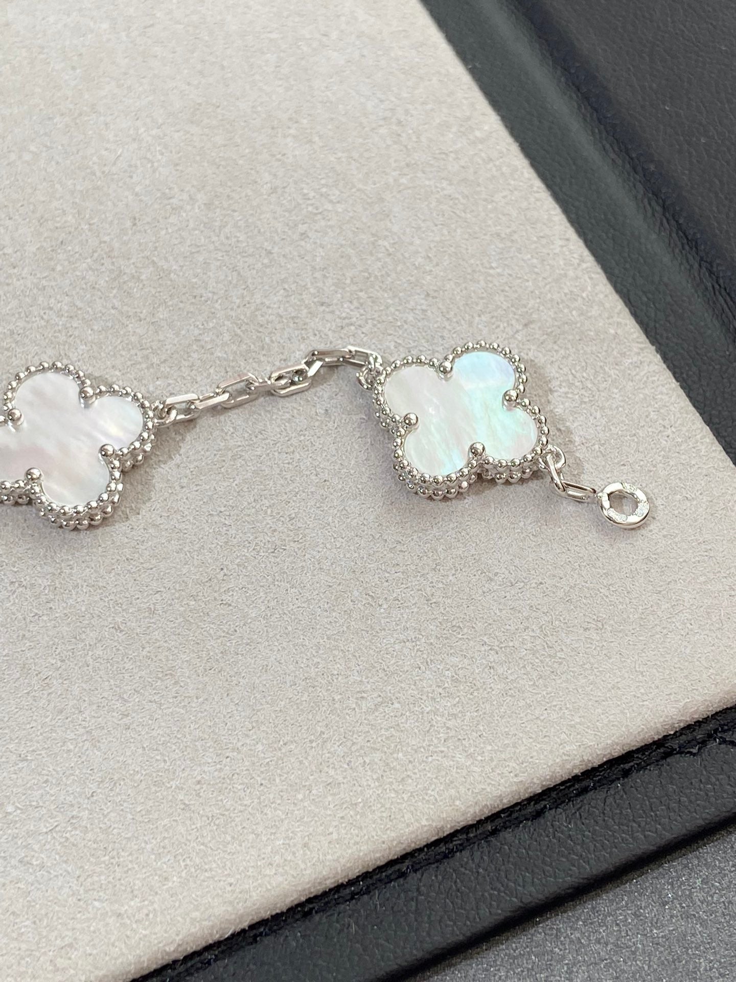 [⭐Shinejoy]CLOVER WHITE PEARL MOP BRACELET 5 MOTIFS COLLECTION