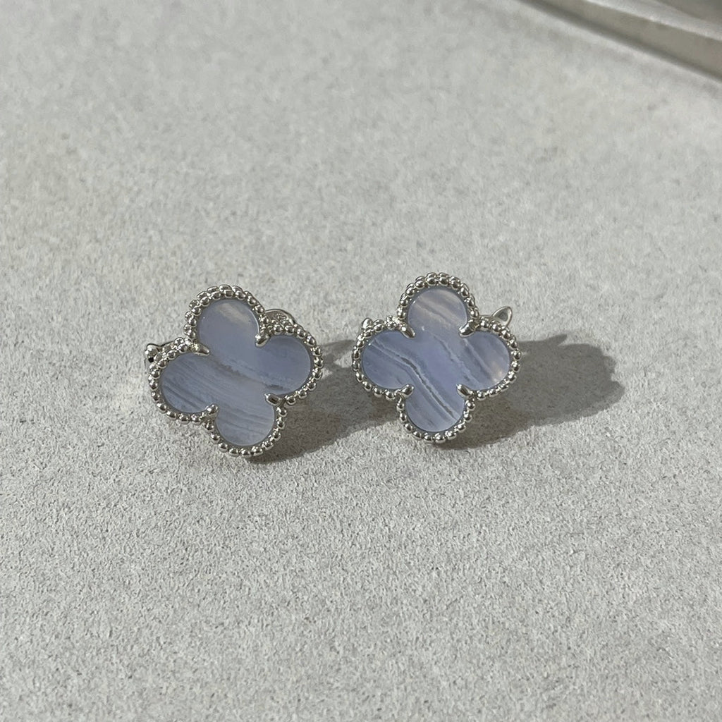 [Marin]CLOVER CHALCEDONY SILVER STUD EARRINGS