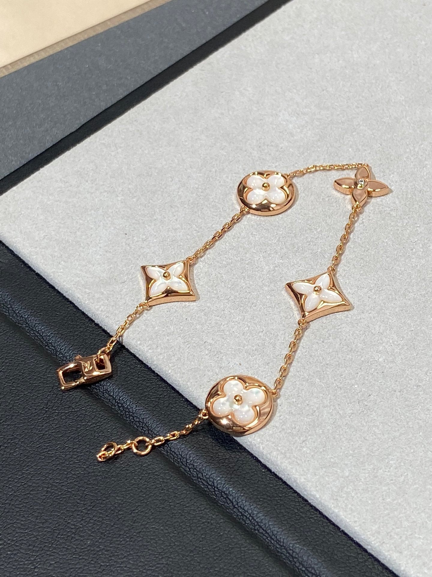 [Marin]STAR AND SUN 5 MOTIF MOP PINK GOLD BRACELET
