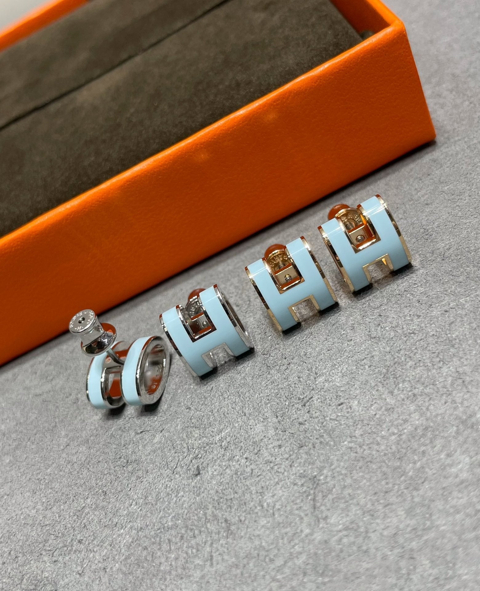 [Marin]POP H SKY BLUE STUD EARRINGS