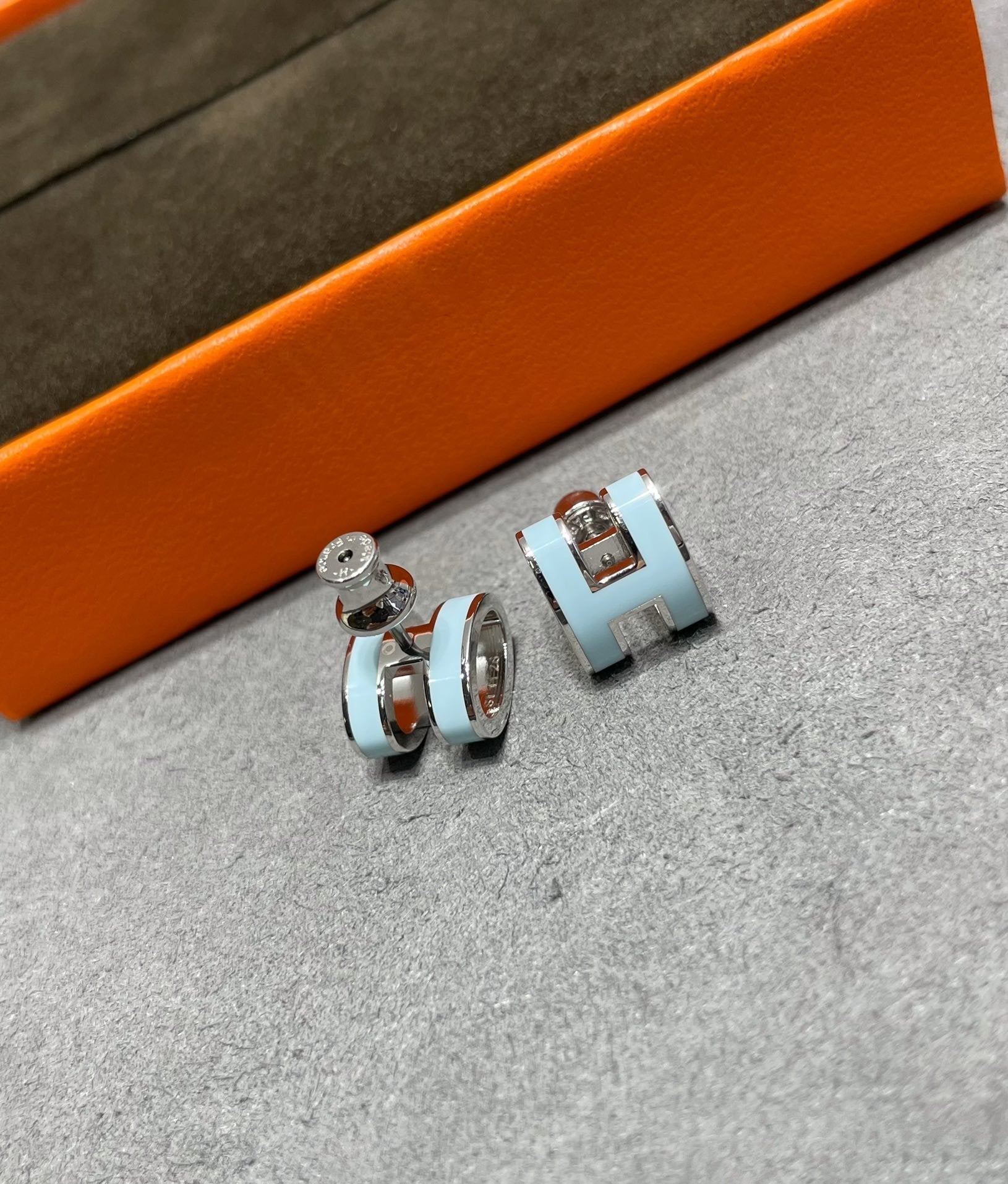 [Marin]POP H SKY BLUE STUD EARRINGS