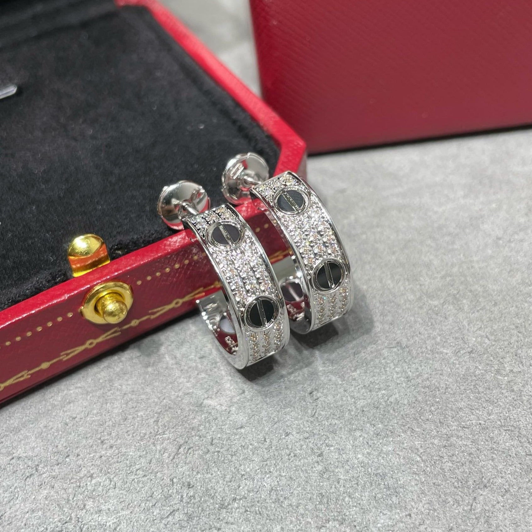 [Marin]LOVE CERAMIC DIAMOND PAVED SILVER EARRINGS