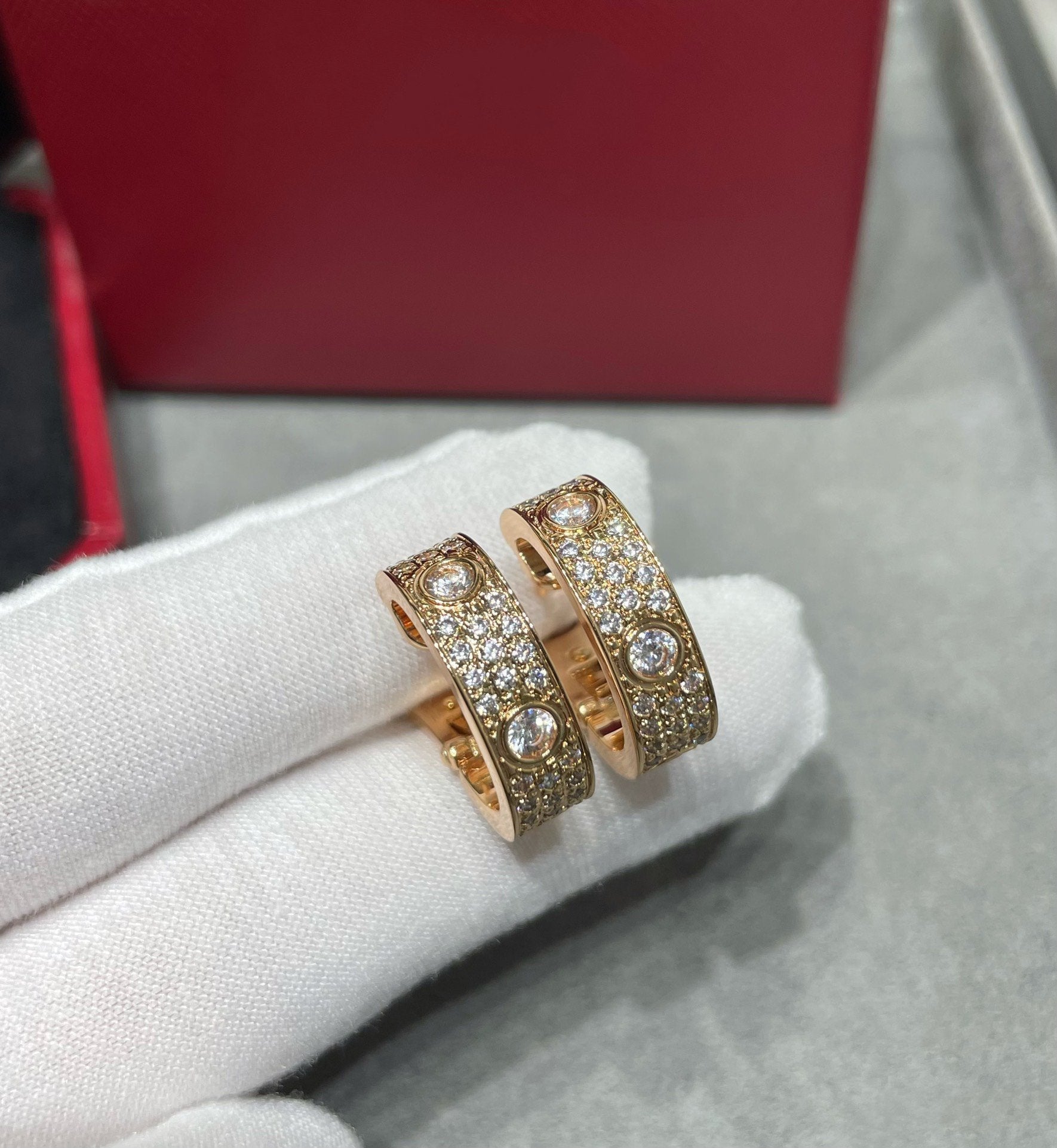 [Marin]LOVE 5.5MM DIAMOND PAVED EARRINGS
