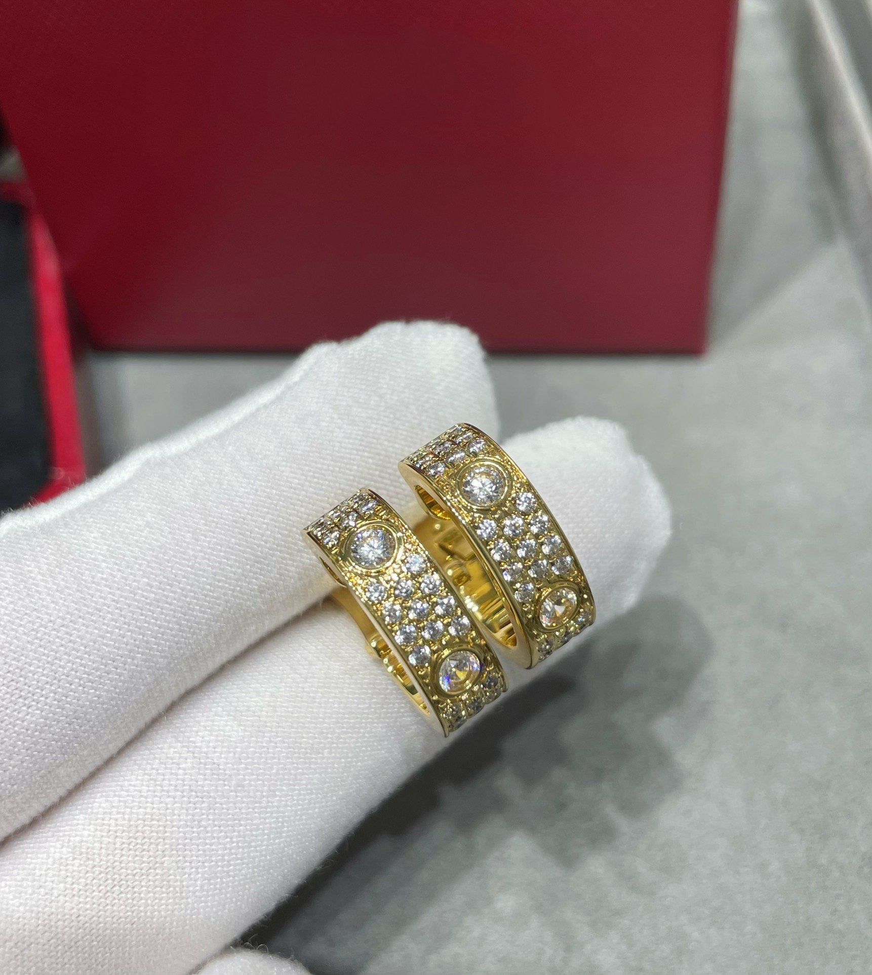 [Marin]LOVE 5.5MM DIAMOND PAVED EARRINGS