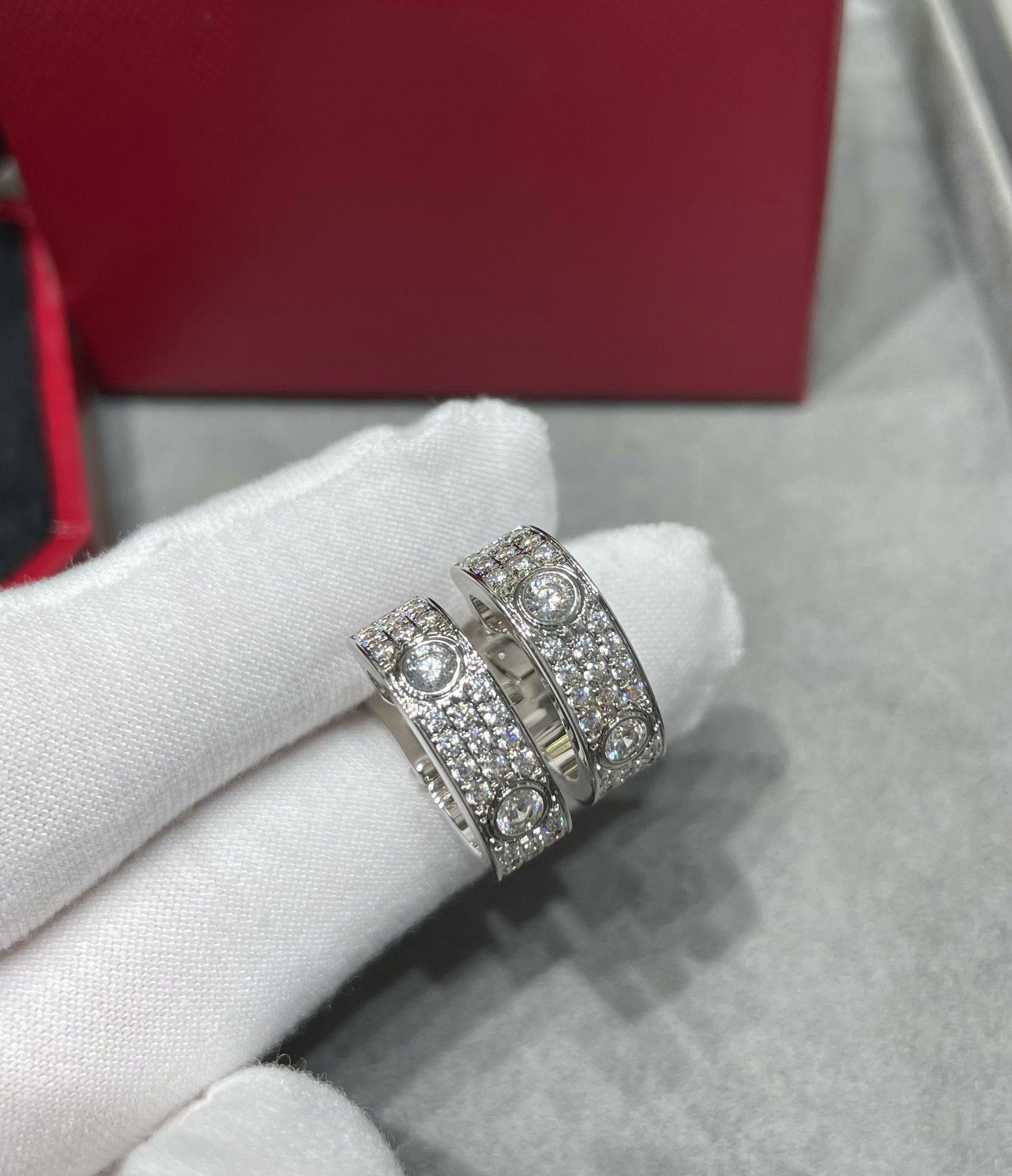 [Marin]LOVE 5.5MM DIAMOND PAVED EARRINGS