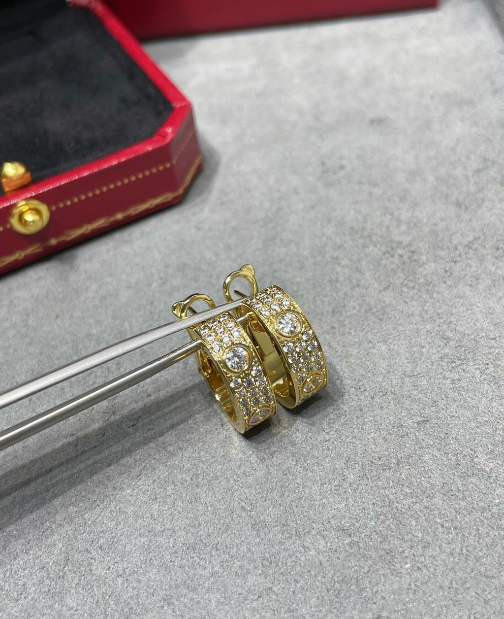 [Marin]LOVE 5.5MM DIAMOND PAVED EARRINGS