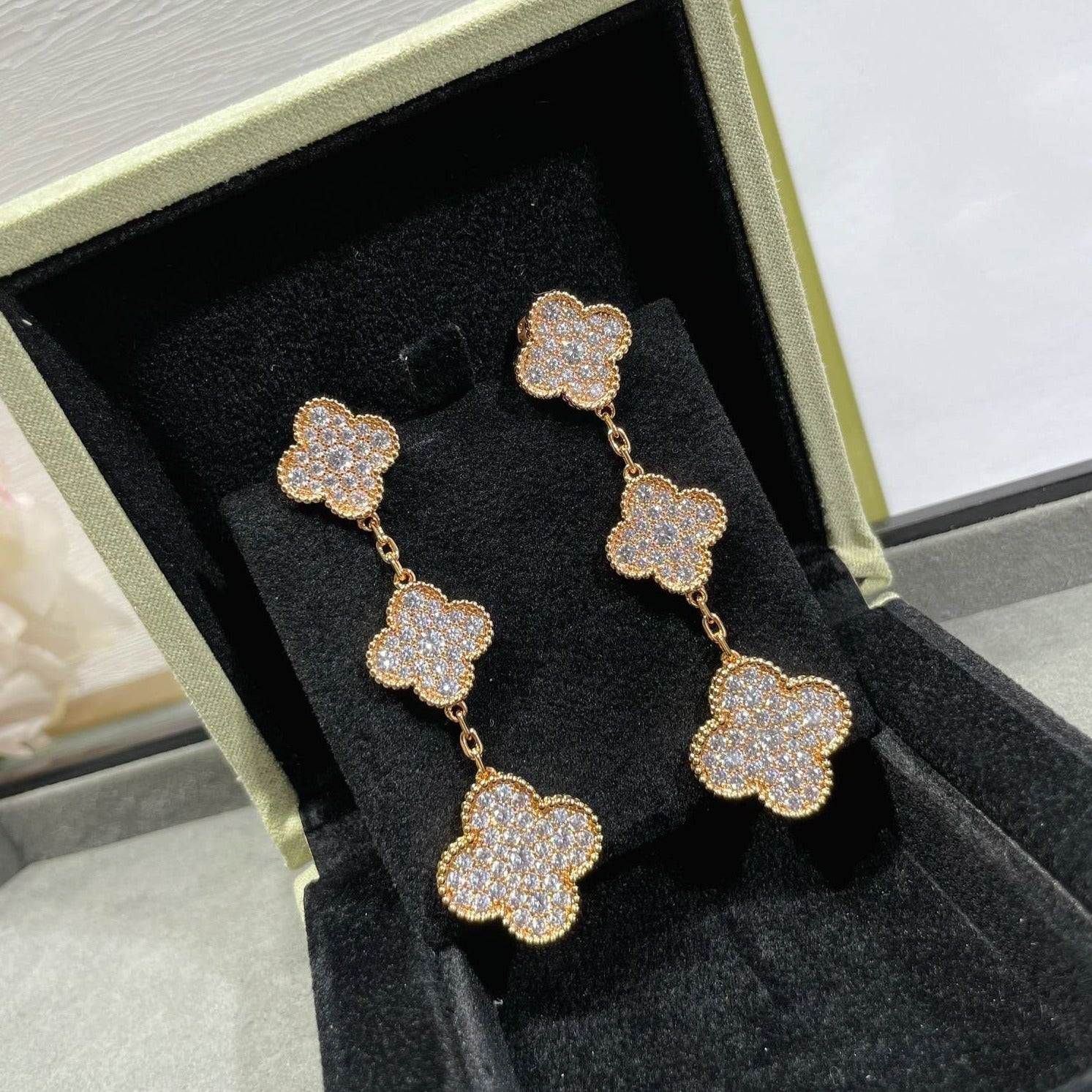 [Marin]CLOVER 3 MOTIFS DIAMOND PAVED ROSE GOLD EARRINGS