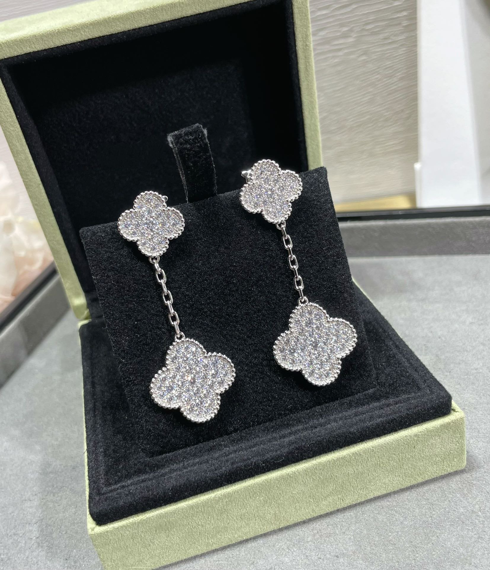 [Marin]CLOVER 2 MOTIFS DIAMOND PAVED SILVER EARRINGS