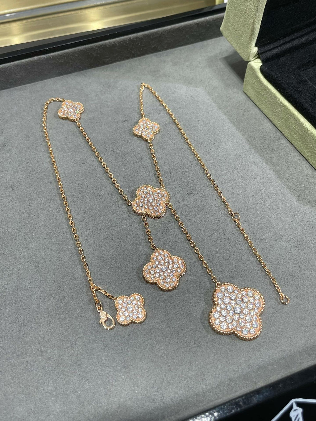 [Marin]CLOVER 6 MOTIF DIAMOND PAVED NECKLACE
