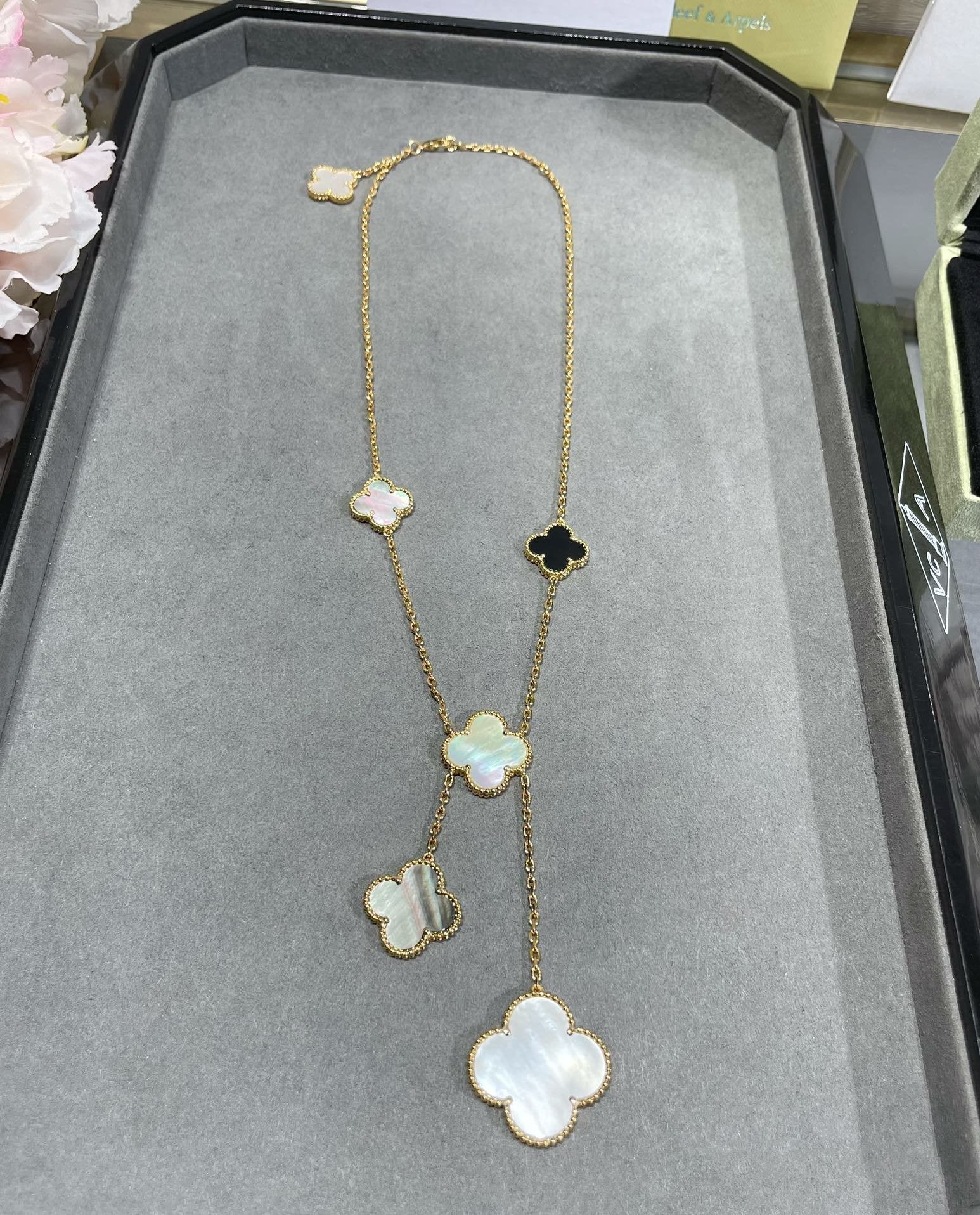 [Marin]CLOVER 6 MOTIF MOP ONYX GOLD NECKLACE