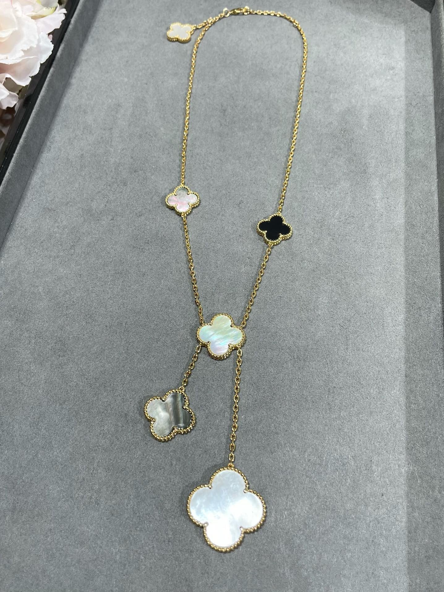 [Marin]CLOVER 6 MOTIF MOP ONYX GOLD NECKLACE