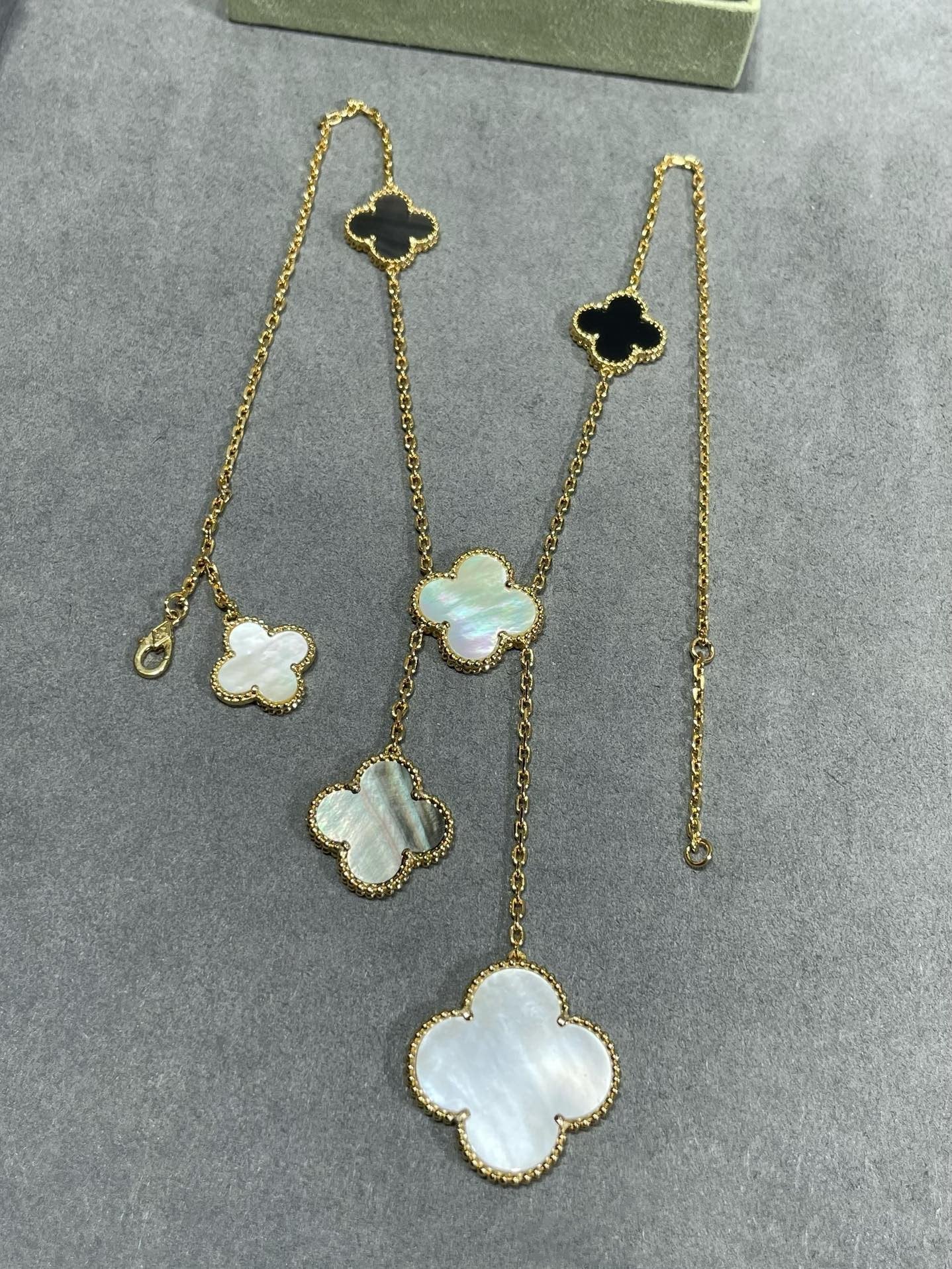 [Marin]CLOVER 6 MOTIF MOP ONYX GOLD NECKLACE