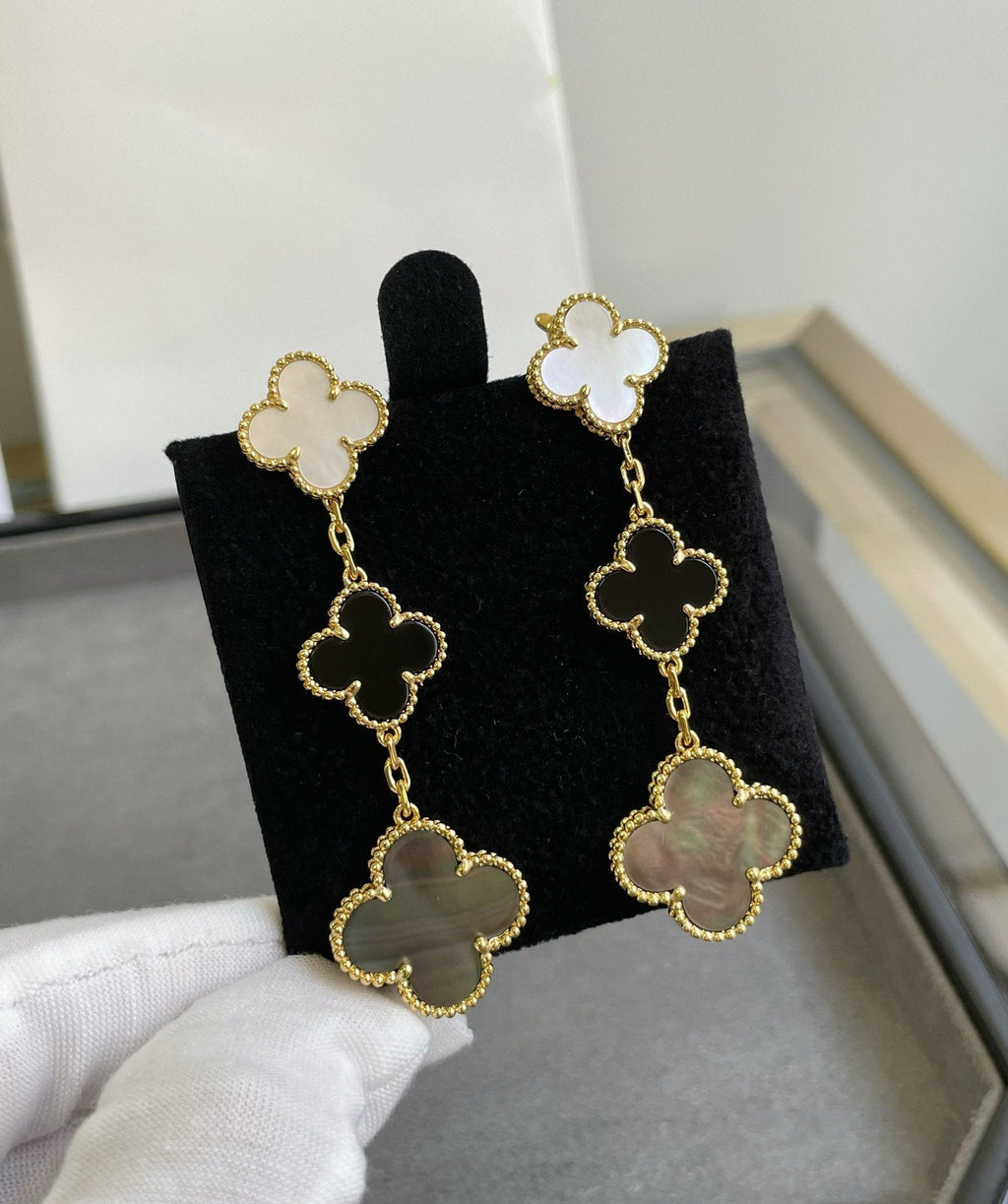 [Marin]CLOVER 3 MOTIF MOP ONYX DARK MOP PINK GOLD EARRINGS