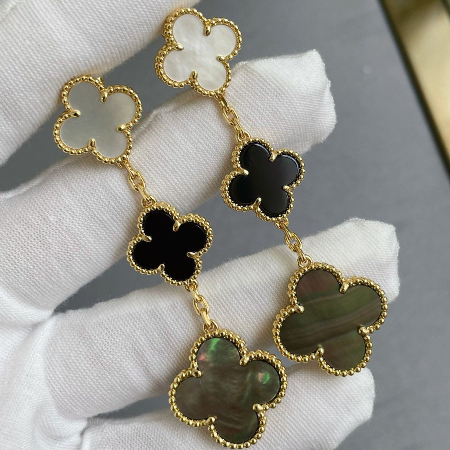 [Marin]CLOVER 3 MOTIF MOP ONYX DARK MOP PINK GOLD EARRINGS