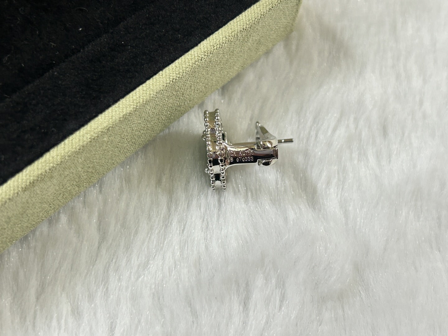 [Marin]CLOVER PIETERSITE MEDIUM STUD EARRINGS
