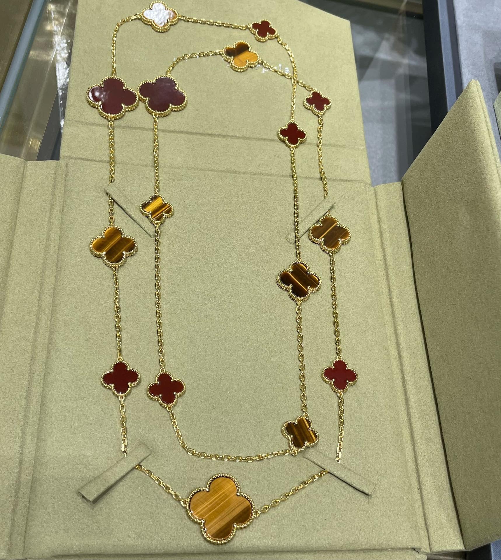 [Marin]CLOVER 16 MOTIF CARNELIAN TIGER EYE ROSE GOLD NECKLACE