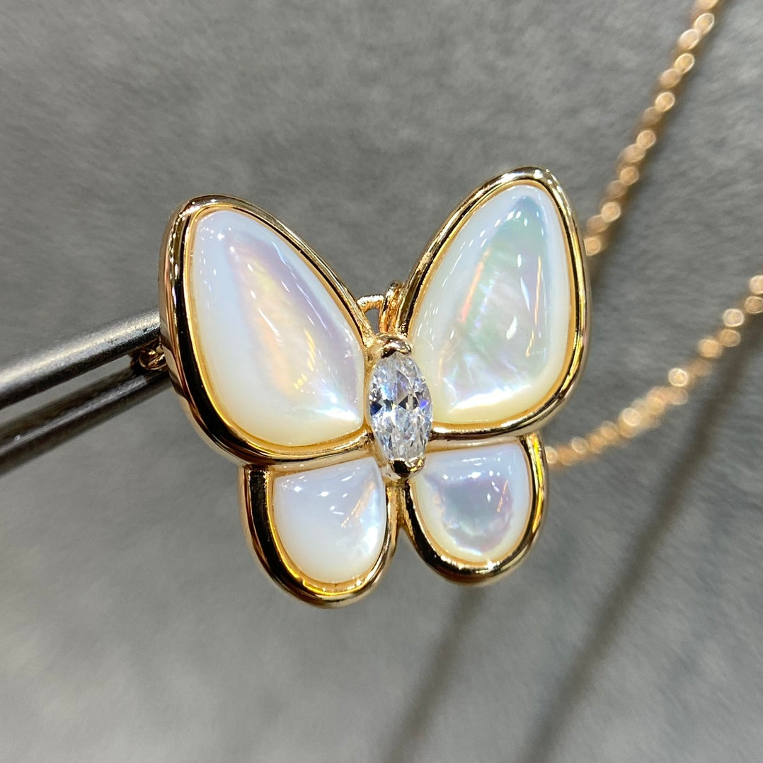 [Marin]BUTTERFLY MOP DIAMOND NECKLACE