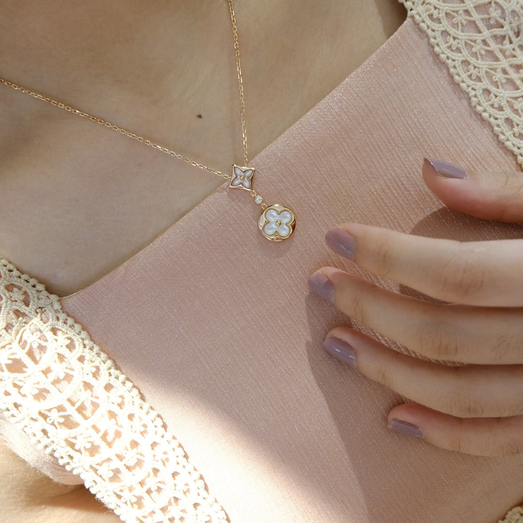 [Marin]COLLIER ÉTOILE ET SOLEIL EN NACRE BLANCHE À 2 MOTIFS EN OR ROSE